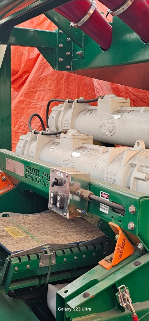 (2) Derrick DP-626 VE dual pool shaker screens.