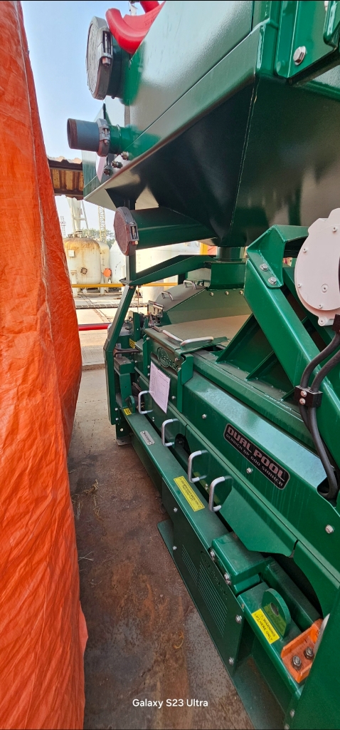 (2) Derrick DP-626 VE dual pool shaker screens.